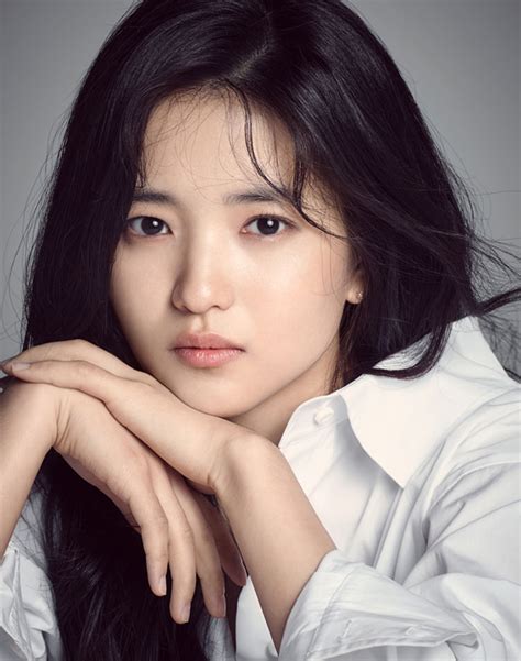 Tiêu biểu có thể kể đến là vai Nam Sook-hee trong The Handmaiden (2016) - một trong những kiệt tác của điện ảnh. . Kim taeri instagram
